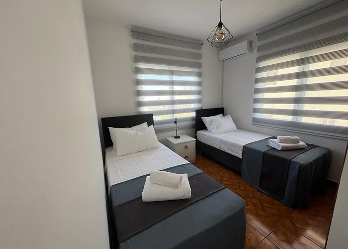 Elegant Two-Bedroom Apartment In Kato Paphos Close To Everything!