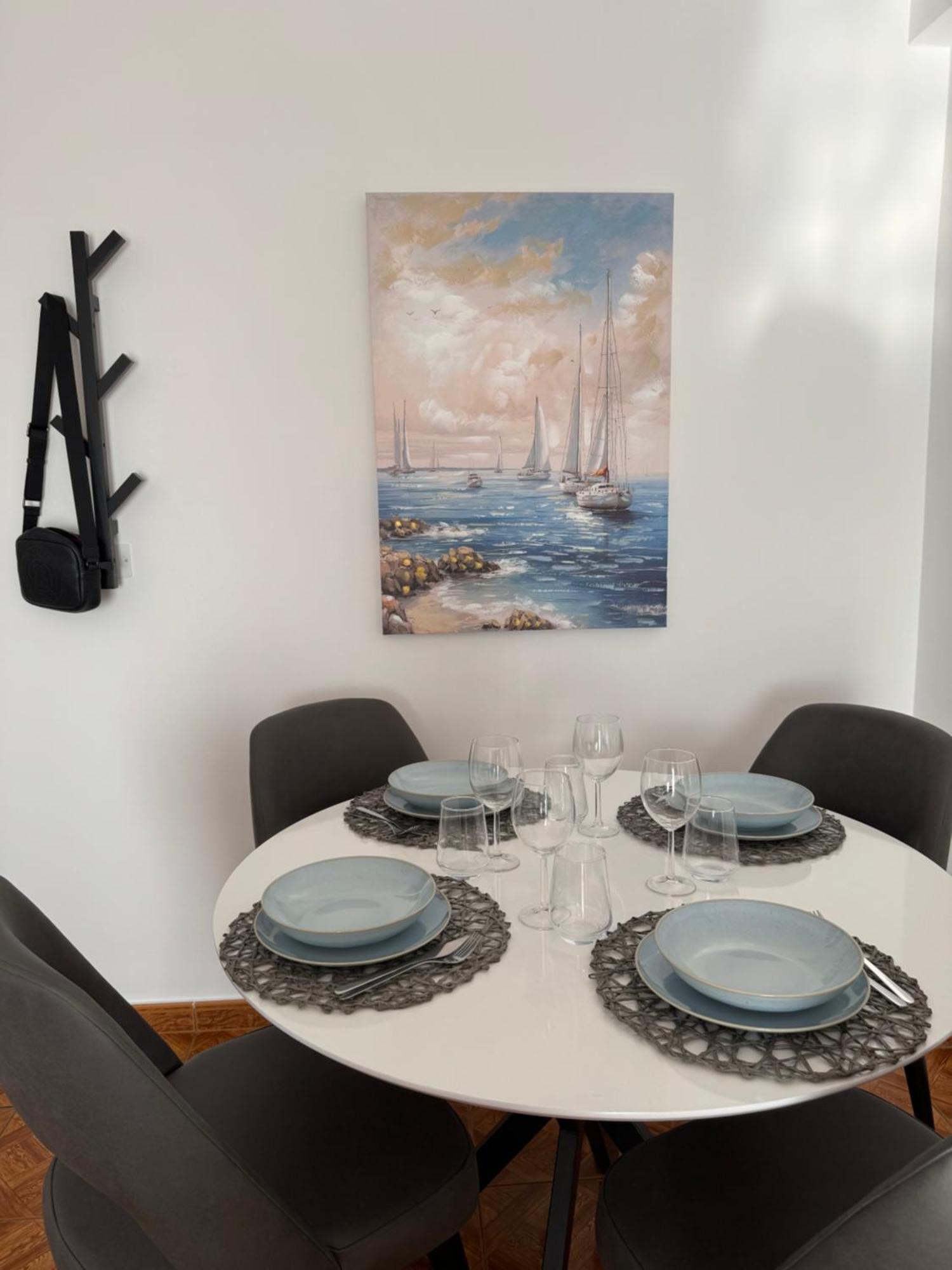 Апартаменты Elegant Two-bedroom In Kato Close To Everything! Пафос